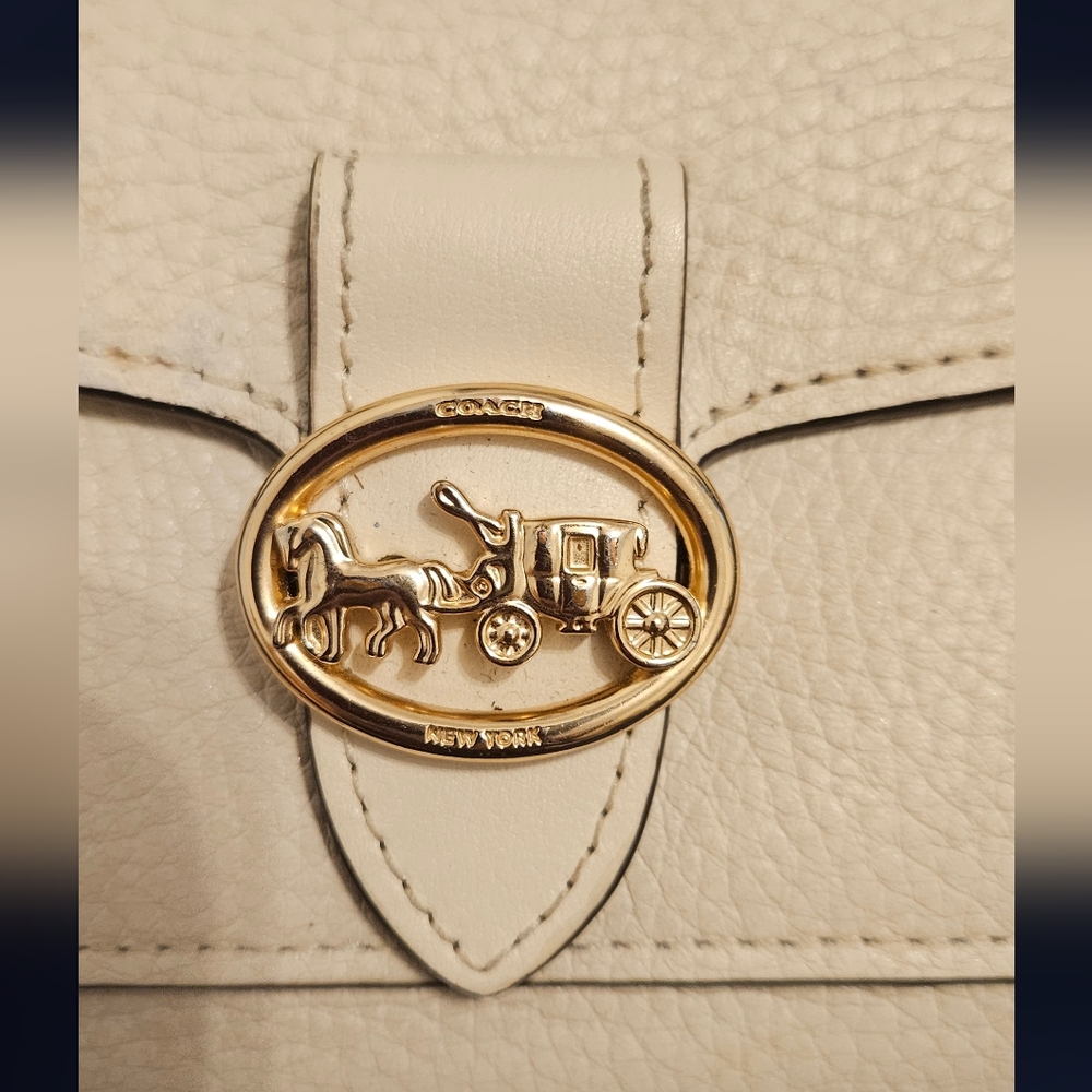 COACH GEORGIE SMALL PEBBLED LEATHER TRIFOLD WALLET IN CHALK WHITE - Picture 2 of 10